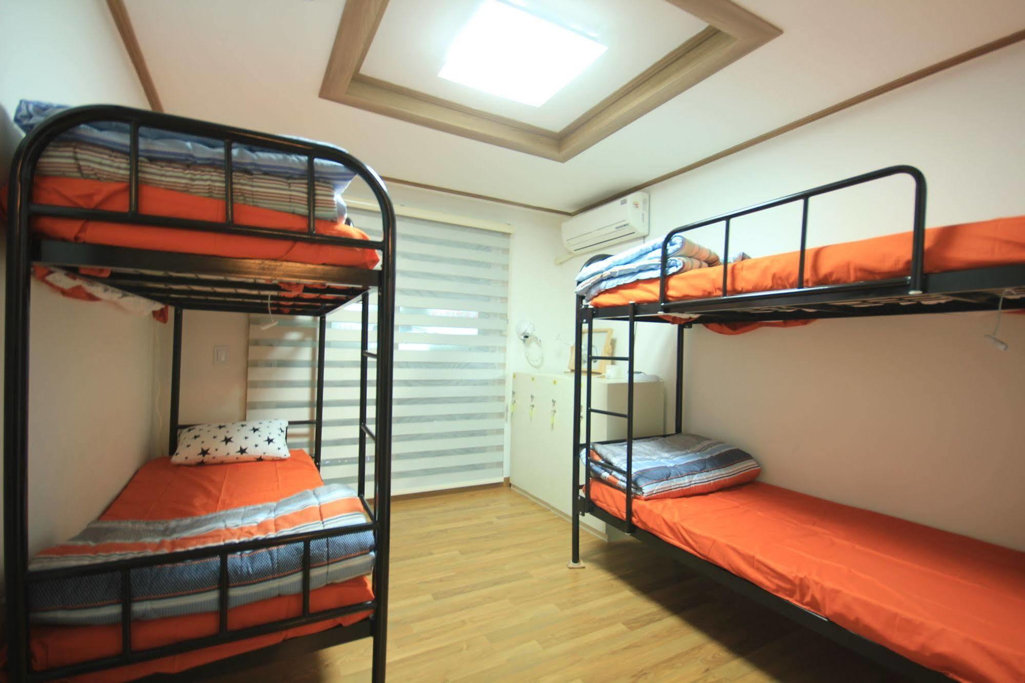 The One Hostel Hongdae In Seoul - Foreigner Only Екстер'єр фото