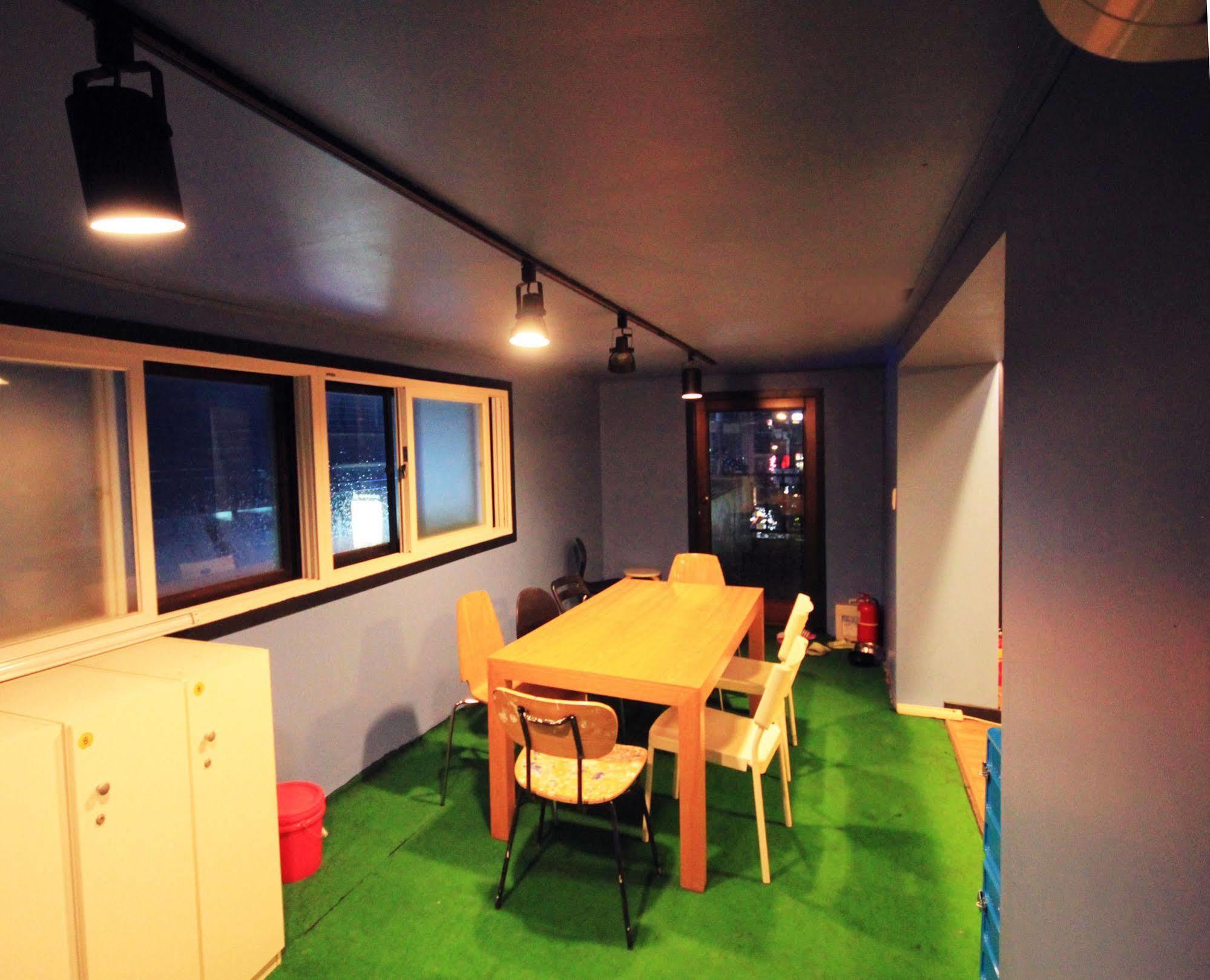 The One Hostel Hongdae In Seoul - Foreigner Only Екстер'єр фото