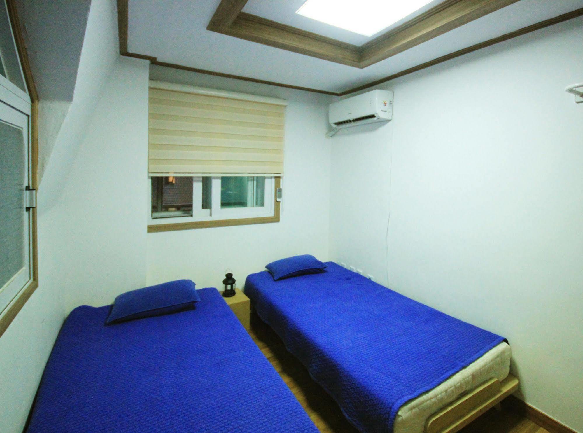 The One Hostel Hongdae In Seoul - Foreigner Only Екстер'єр фото